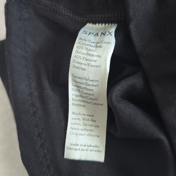 SPANX Leggings Booty Boost Black Active Wear Pants Cropped Confetti Size Small - Picture 7 of 7